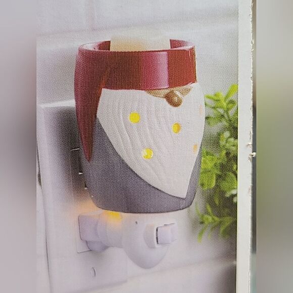 SANTA Fragrance Warmer, pluggable and  Wax melts, Christmas Gnome - Picture 1 of 3